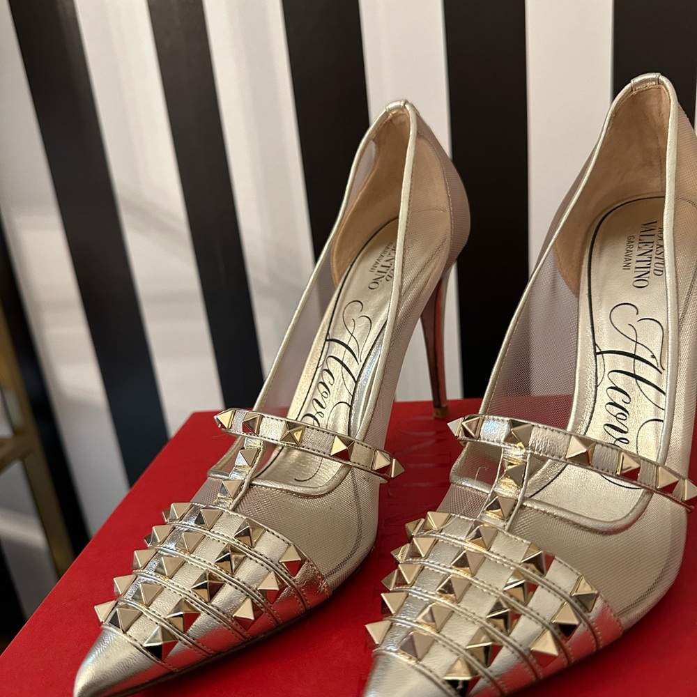 Authentic Valentino Rockstud Alcove Heel Pumps